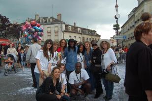 Carnaval Solidaire (Melun) avec l'équipe Zégué Zen, membres et bénévoles
